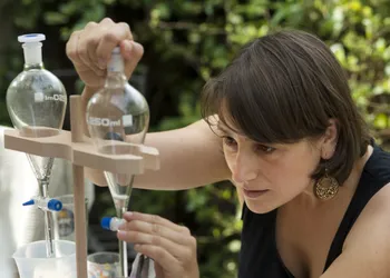 Découvrez la distillation de plantes sauvages