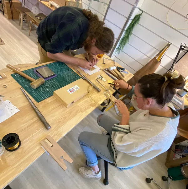 Créez vos alliances de mariage en duo, avec Virginie - Image n°3 - Wecandoo