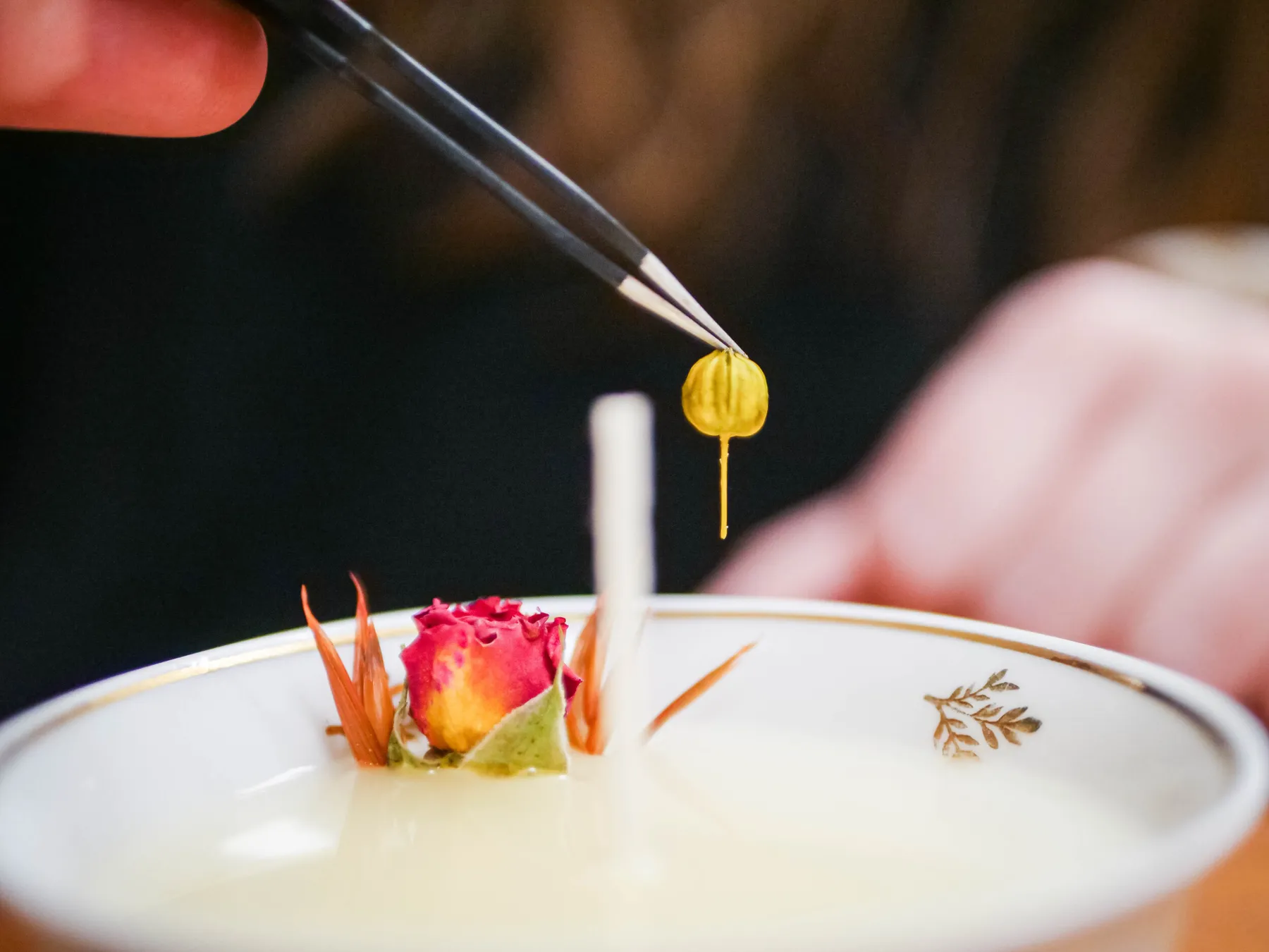 Réalisez votre bougie fleurie dans un contenant original et upcyclé avec Emma - Image n°5 - Wecandoo