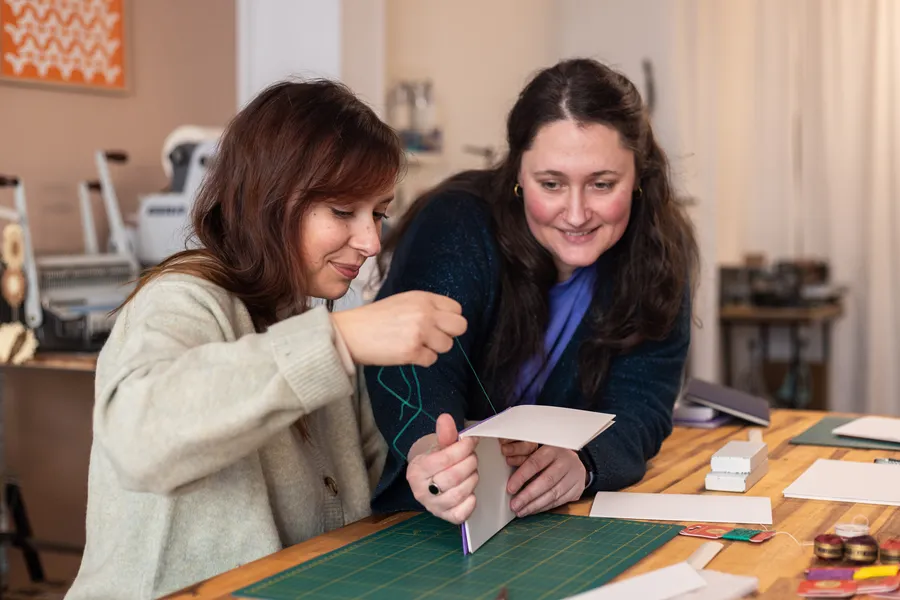 Initiez-vous à la reliure avec Alexandrine - Image n°1 - Wecandoo