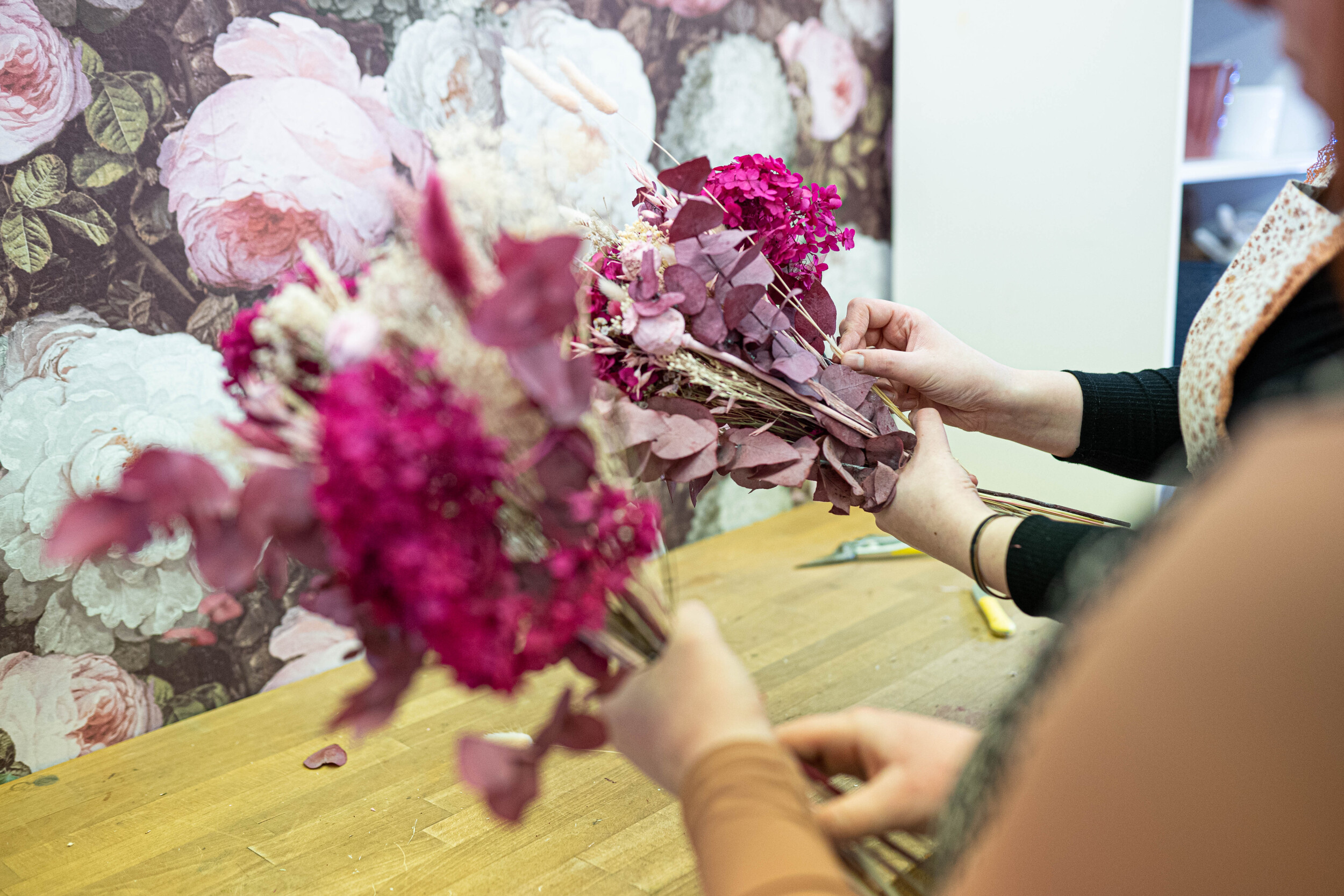 Wecandoo - Réalisez votre bouquet de fleurs séchées avec Marie - Image n°1