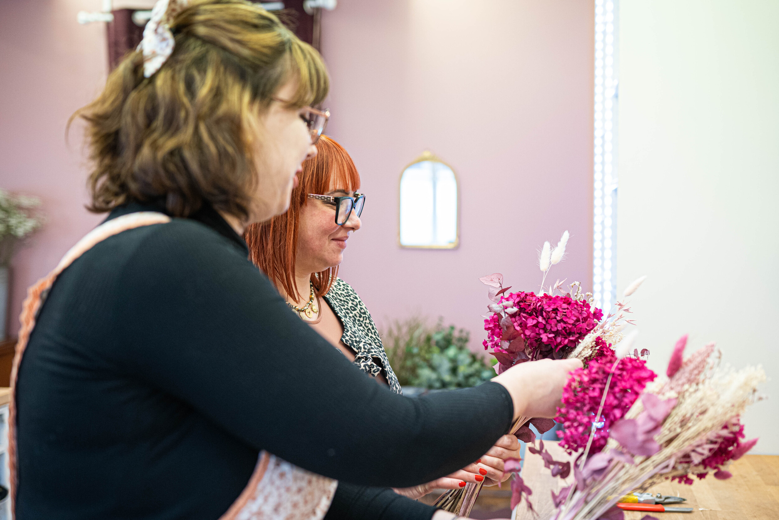 Wecandoo - Réalisez votre bouquet de fleurs séchées avec Marie - Image n°3