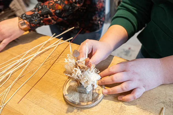 Réalisez votre cloche fleurie en duo avec votre enfant, accompagnés par Marie - Image n°1 - Wecandoo