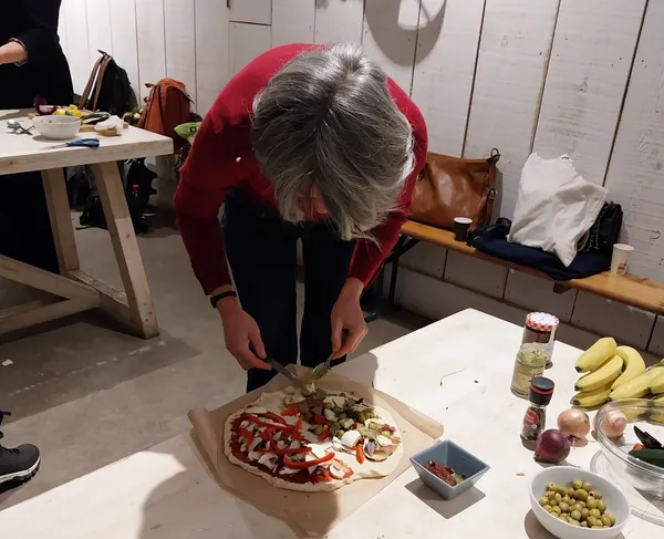 Réalisez et dégustez vos pizzas en équipe avec Antoine - Image n°4 - Wecandoo