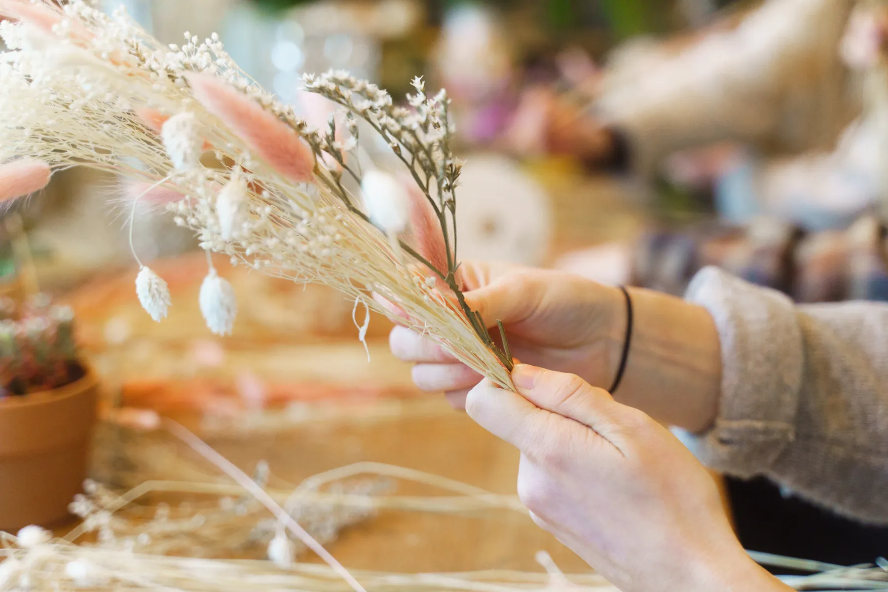 Réalisez votre bouquet de fleurs séchées avec Hélène, Fred et Marion - Image n°3 - Wecandoo