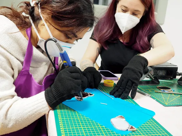 Initiez-vous au vitrail Tiffany avec Marine - Afbeelding nr. 2 - Wecandoo