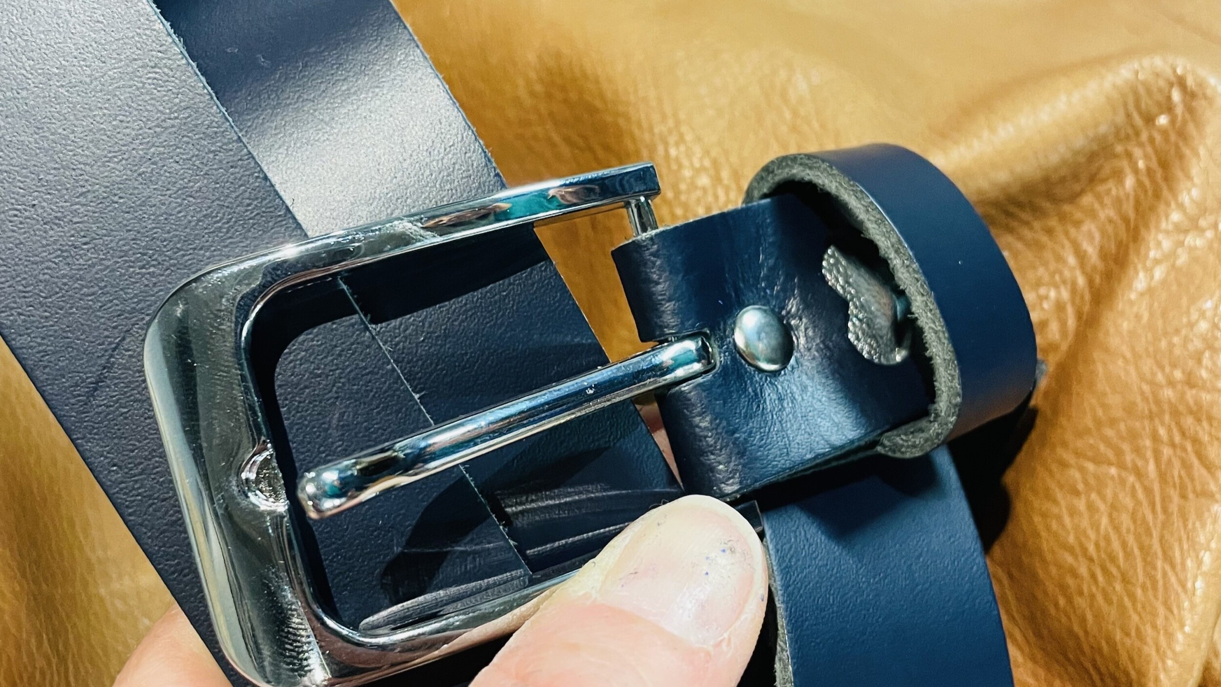 Wecandoo - Design your own personalised leather belt with Géraldine - Image n°7