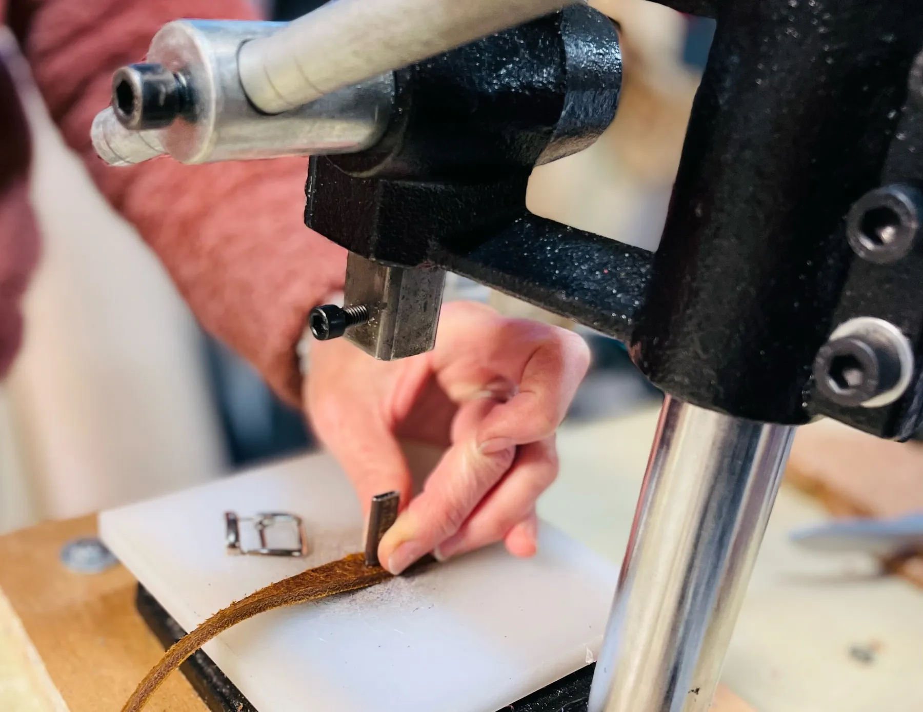 Créez votre ceinture en cuir sur-mesure et personnalisée avec Géraldine - Afbeelding nr. 4 - Wecandoo