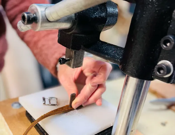 Design your own personalised leather belt with Géraldine - Image n°4 - Wecandoo