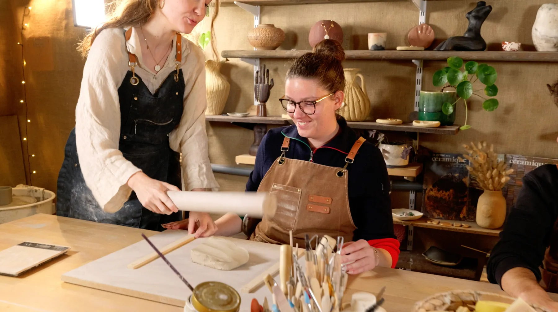 Inspirez votre équipe dans votre lieu et modelez votre pièce en céramique avec Maureen - Image n°2 - Wecandoo
