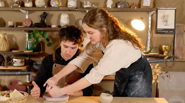 Inspirez votre équipe dans votre lieu et modelez votre pièce en céramique avec Maureen - Image n°4 - Wecandoo