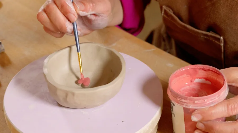 Inspirez votre équipe dans votre lieu et modelez votre pièce en céramique avec Maureen - Image n°1 - Wecandoo