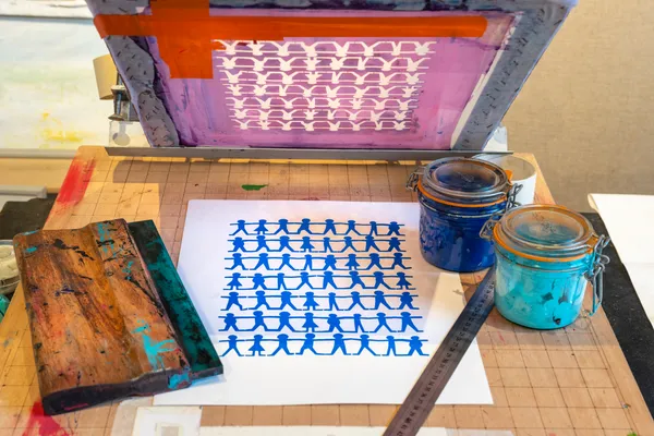 Découvrez la sérigraphie sur textile et papier avec votre enfant - Image n°5 - Wecandoo