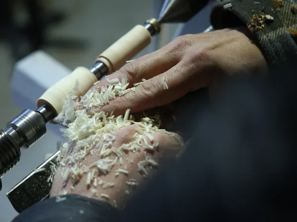 Découvrez les gestes du tourneur avec Ludovic - Image n°1 - Wecandoo