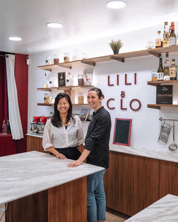 Réalisez deux délicieux flans pâtissiers avec Lili et Chloé - Image n°5 - Wecandoo