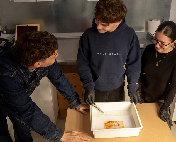 Initiez-vous au tirage photo Van Dyke avec Hervé - Image n°3 - Wecandoo