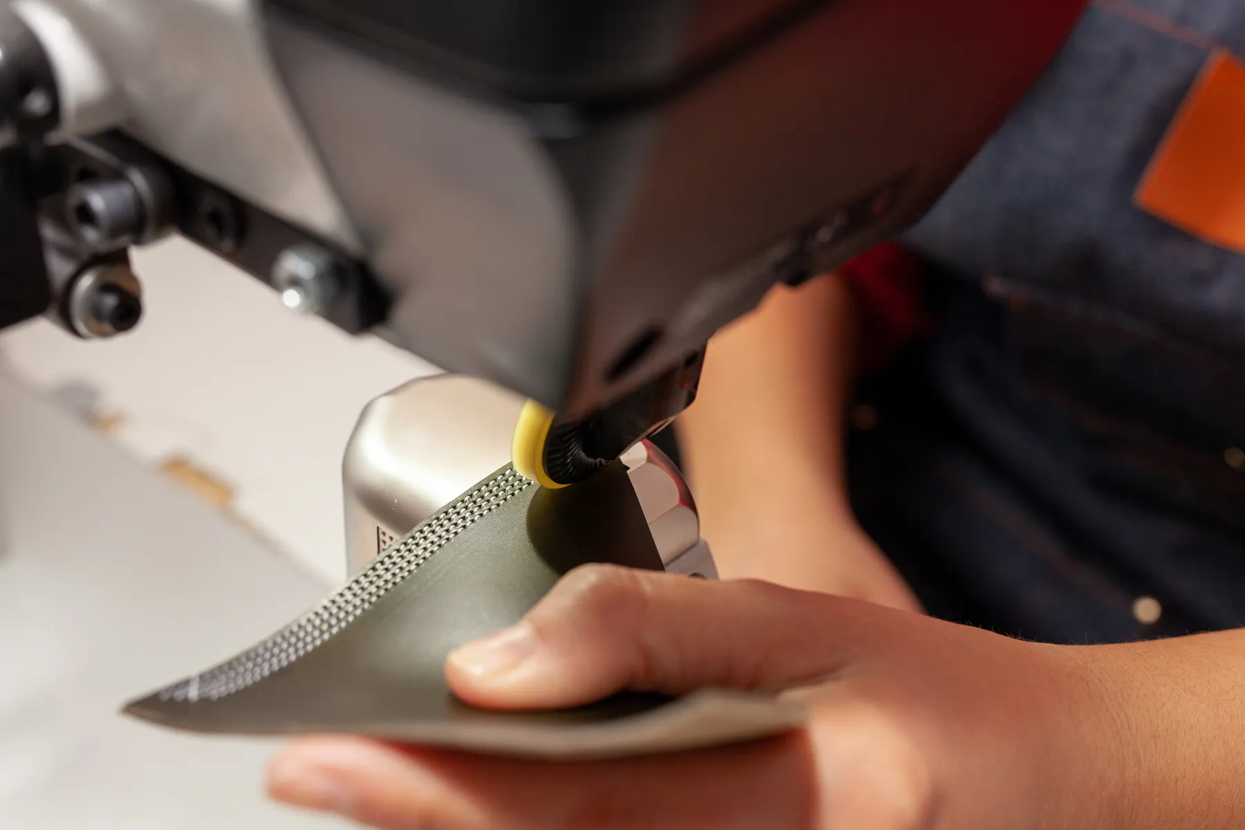 Découvrez les secrets de fabrication d'une paire de chaussures avec Audrey - Image n°2 - Wecandoo