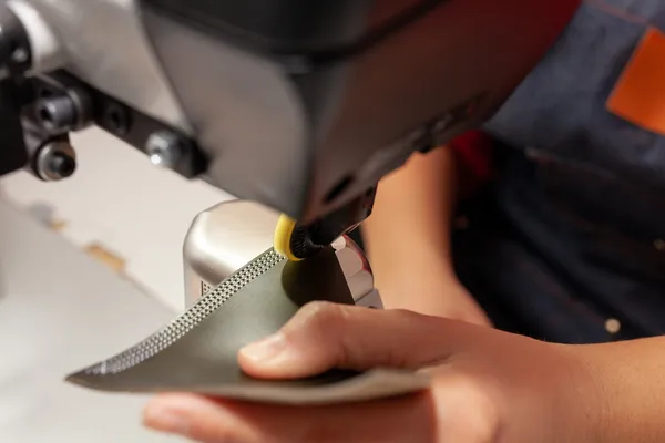 Découvrez les secrets de fabrication d'une paire de chaussures avec Audrey - Afbeelding nr. 2 - Wecandoo
