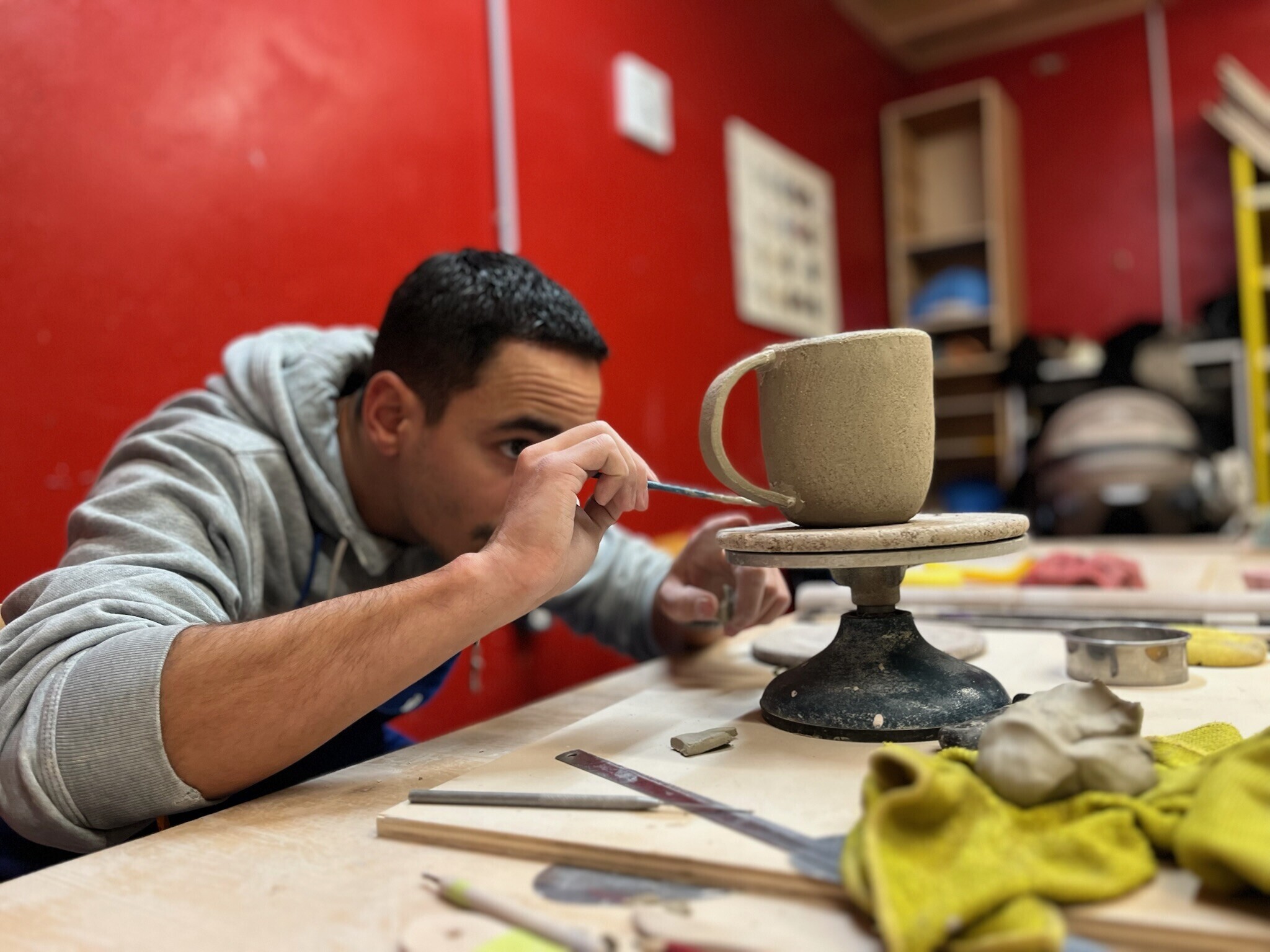 Wecandoo - Inspirez votre équipe et modelez votre tasse pour vos pauses café ou thé avec La Poterie Family - Image n°4