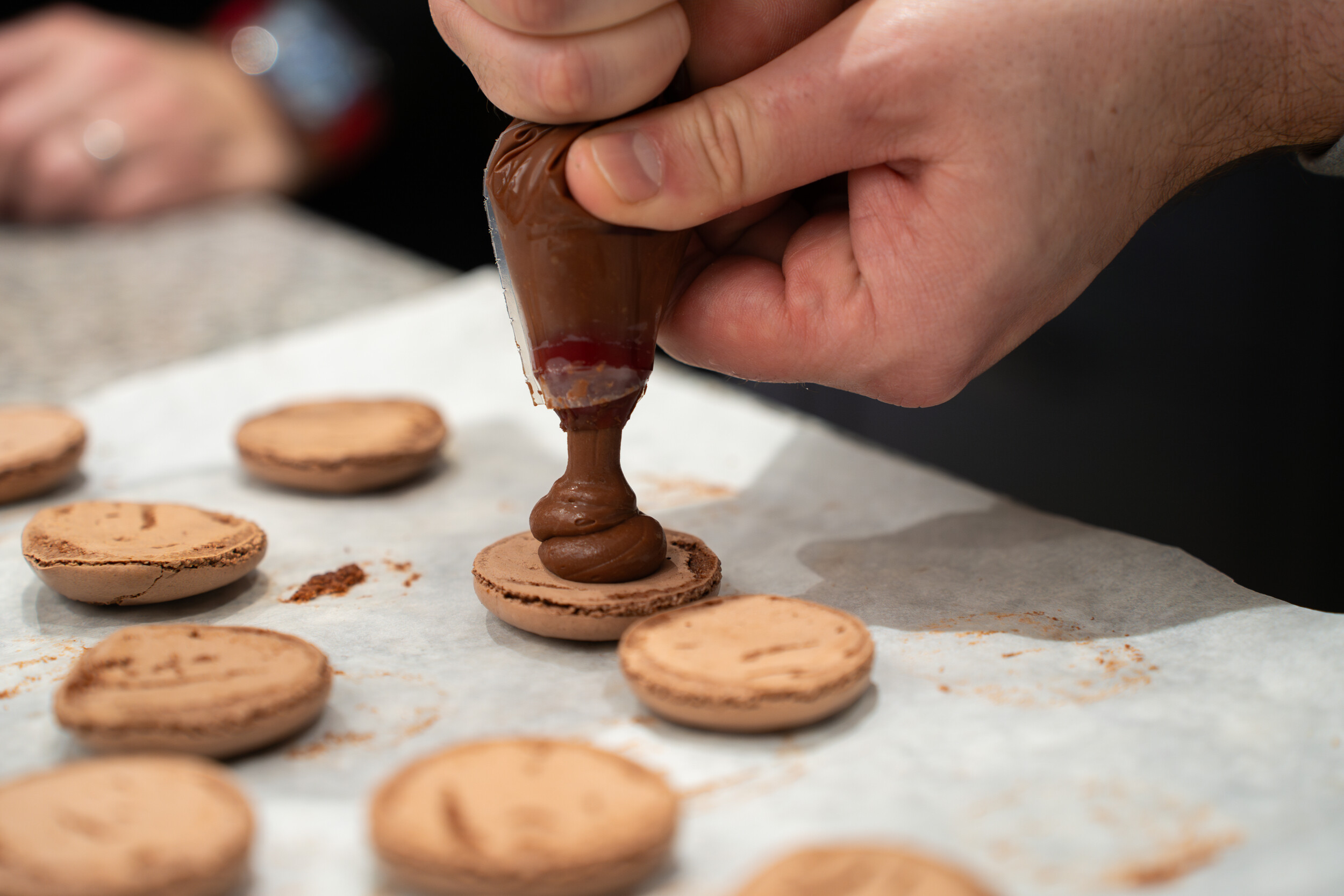 Wecandoo - Confectionnez de délicieux macarons avec Émilie - Image n°8