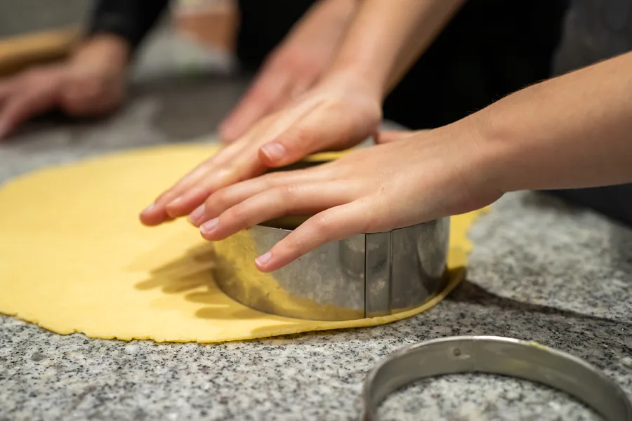 Confectionnez de délicieuses tartelettes ou une tarte de saison avec Émilie - Image n°1 - Wecandoo