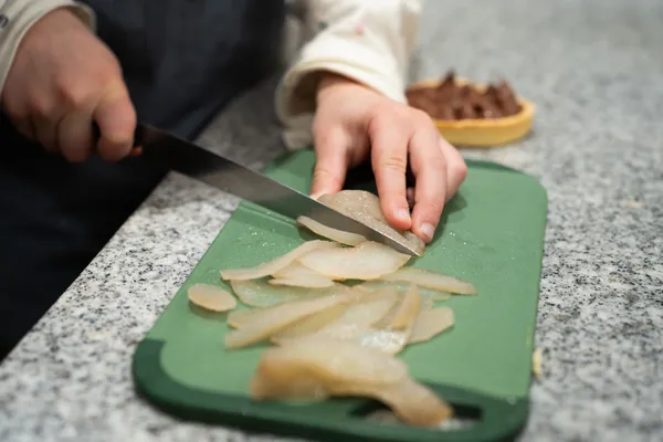 Confectionnez de délicieuses tartelettes ou une tarte de saison avec Émilie - Image n°2 - Wecandoo