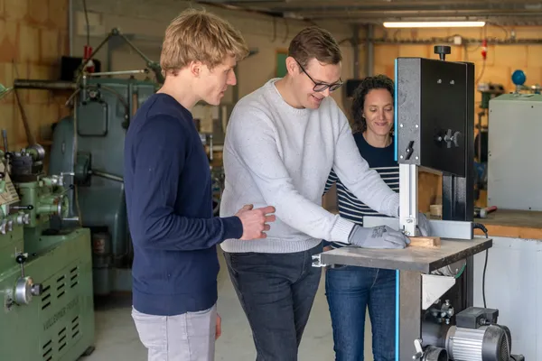 Réunissez votre équipe lors d’un atelier unique autour du travail du métal avec Antoine - Image n°2 - Wecandoo