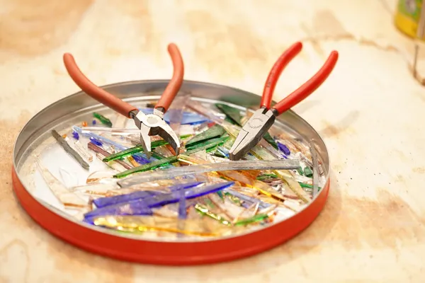 Découvrez l'art du vitrail au plomb sur une journée avec Alain - Image n°3 - Wecandoo