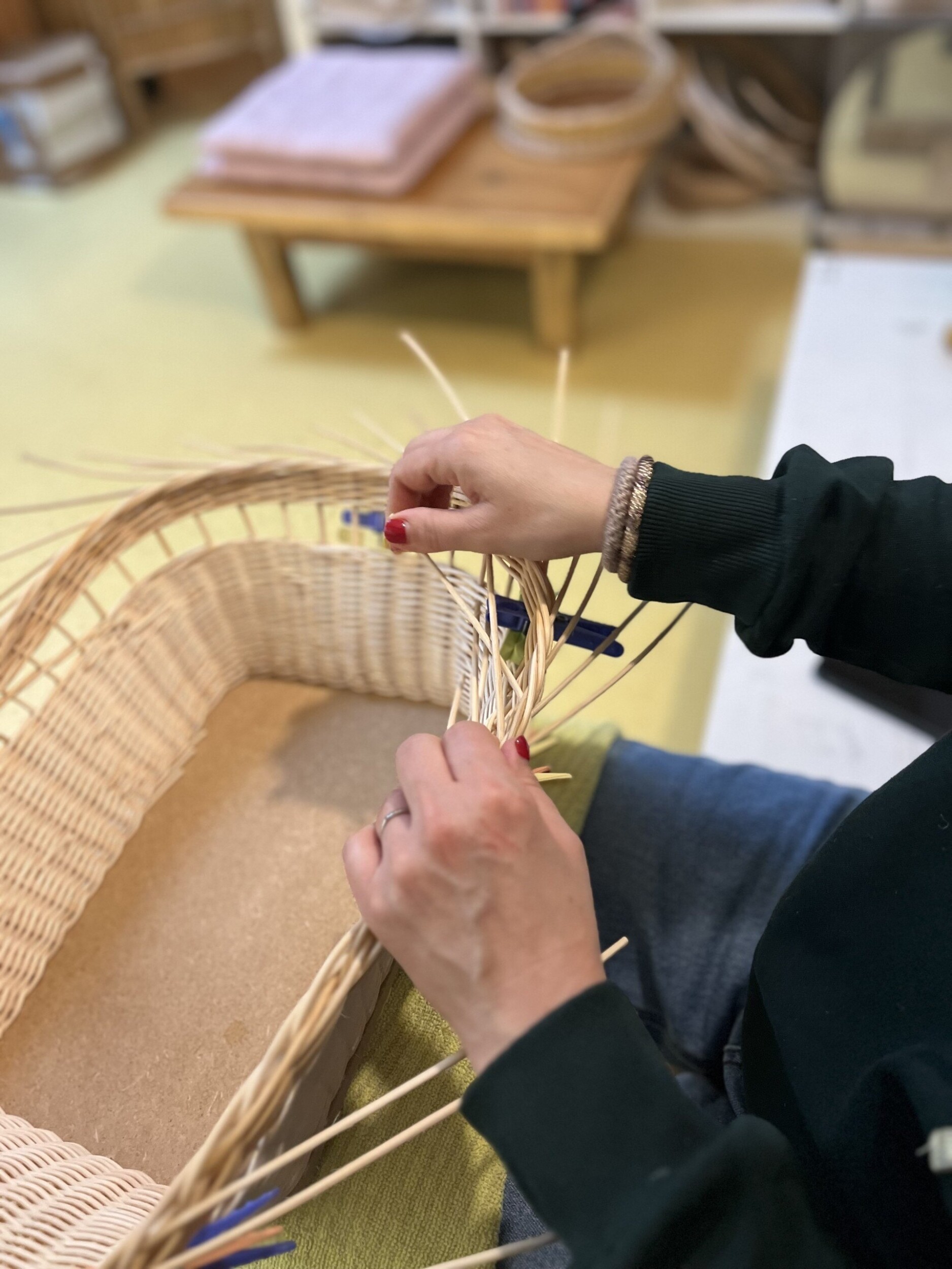 Wecandoo - Réalisez votre panier en rotin et son anse en cuir - Image n°11