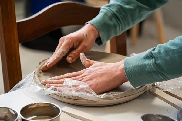 Modelez votre pièce en céramique au choix avec Agnès - Image n°3 - Wecandoo