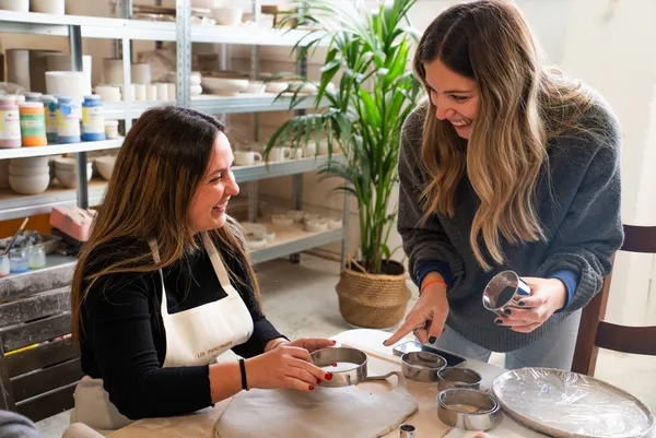 Modelez votre pièce en céramique au choix avec Agnès - Image n°4 - Wecandoo