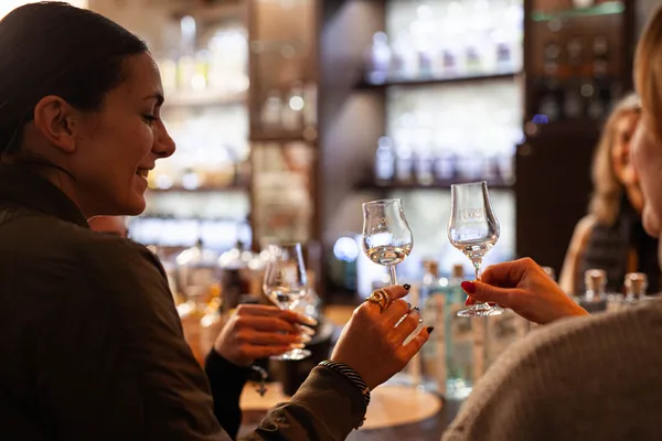 Élaborez votre propre recette de gin avec Nathalie - Image n°1 - Wecandoo