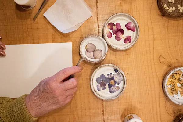 Fabriquez vos bougies fleuries avec Alexandra - Image n°1 - Wecandoo