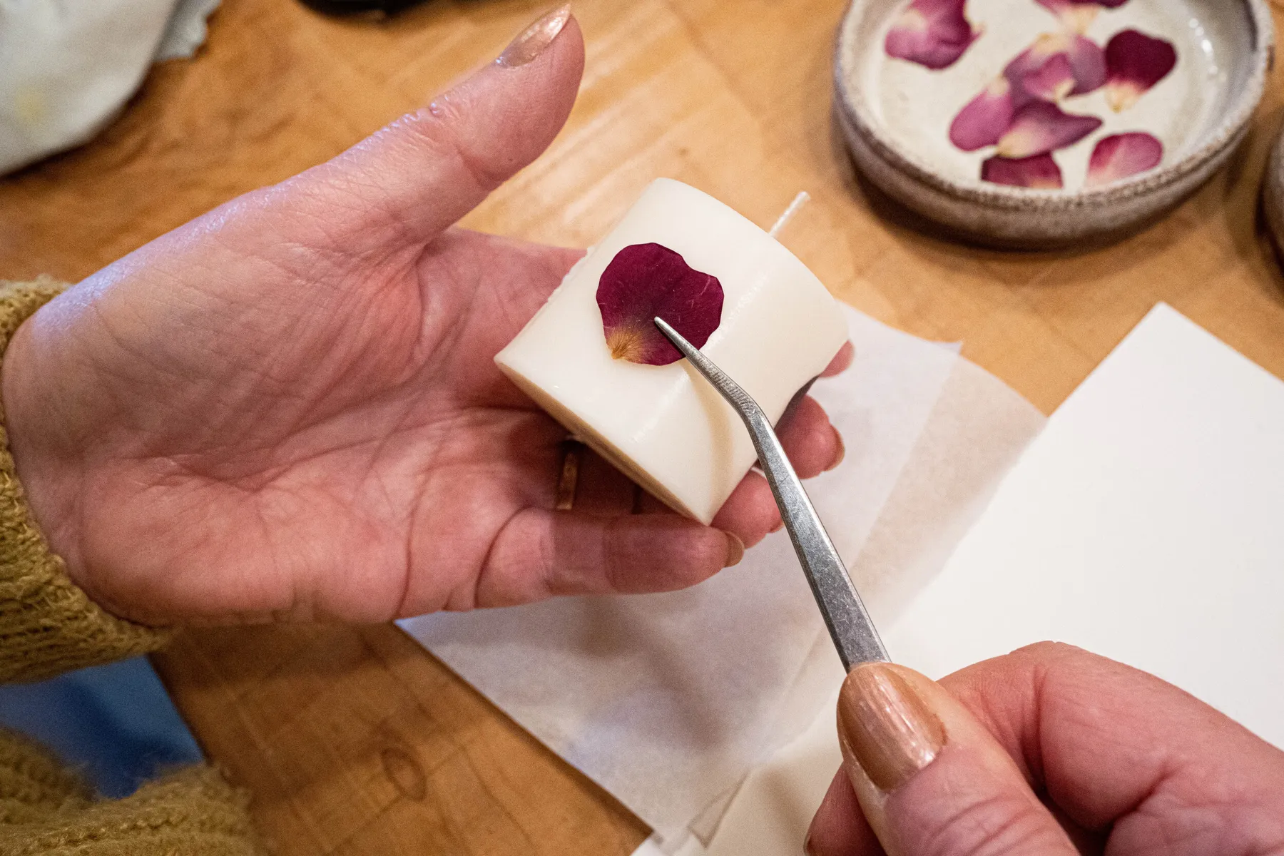 Fabriquez vos bougies fleuries avec Alexandra - Image n°2 - Wecandoo