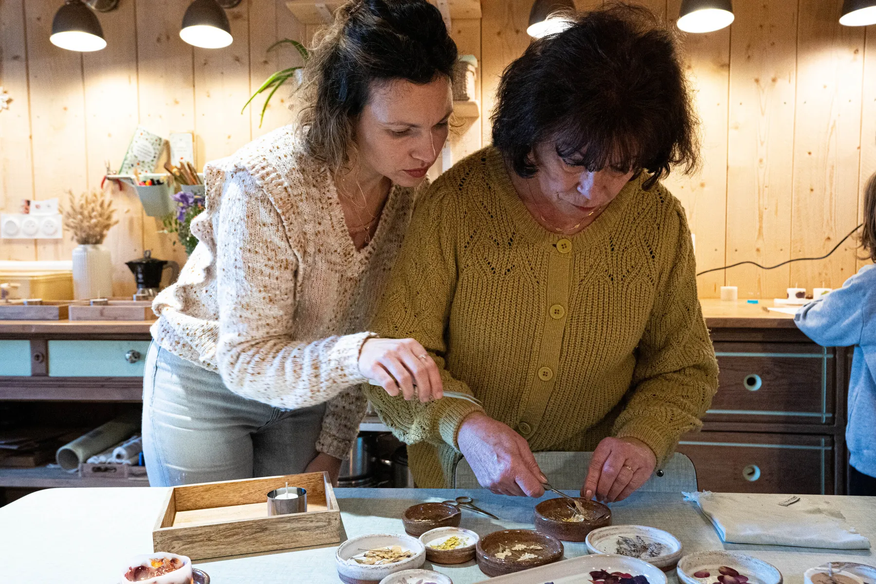 Fabriquez vos bougies fleuries avec Alexandra - Image n°3 - Wecandoo