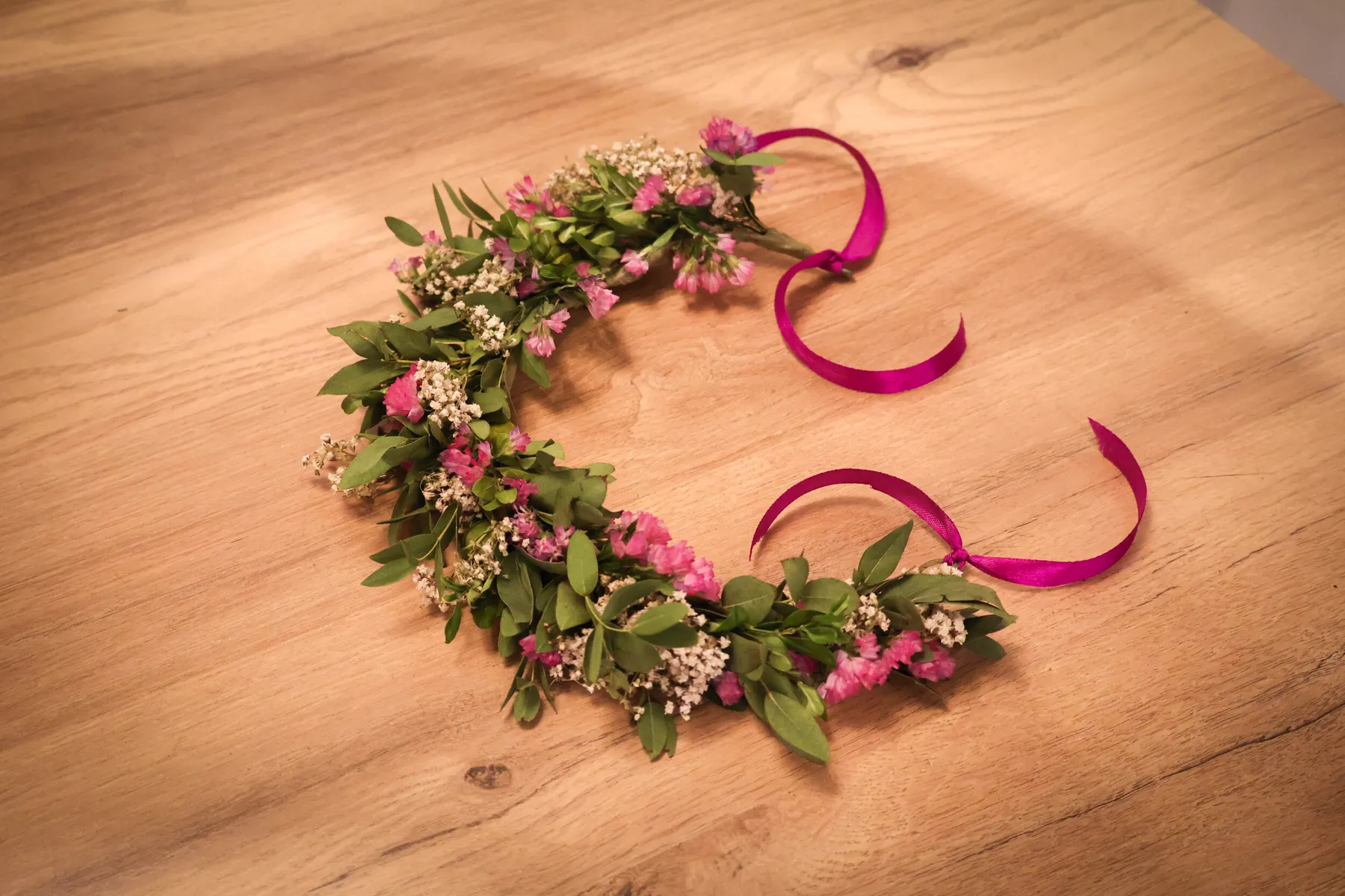 Réalisez votre couronne de tête fleurie avec Isabelle - Image n°5 - Wecandoo