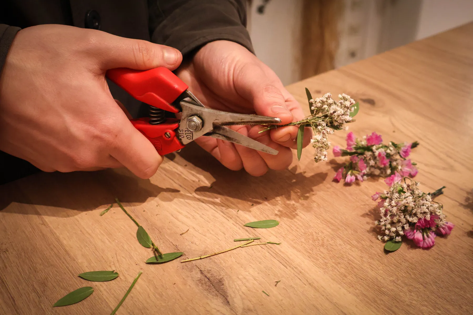 Réalisez votre couronne de tête fleurie avec Isabelle - Image n°2 - Wecandoo