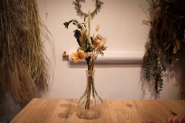 Réalisez votre petit bouquet de fleurs séchées avec Isabelle - Afbeelding nr. 4 - Wecandoo