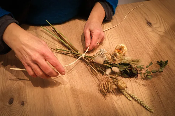 Réalisez votre petit bouquet de fleurs séchées avec Isabelle - Afbeelding nr. 3 - Wecandoo