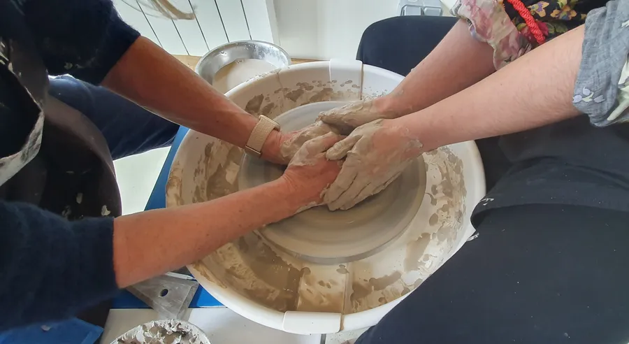 Initiez-vous au tour de potier avec Viviane - Image n°1 - Wecandoo