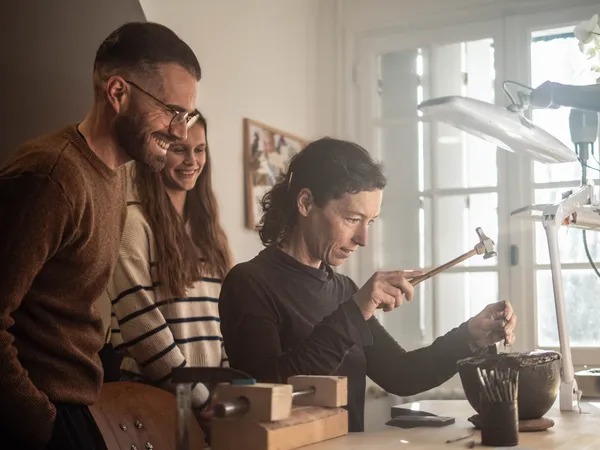 Réalisez vos quatre bagues texturées en argent avec Bénédicte - Image n°1 - Wecandoo