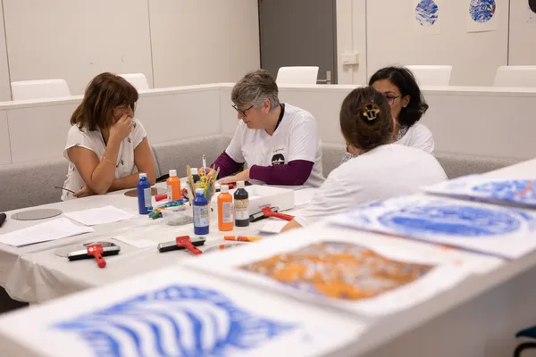 Enchantez votre équipe et créez votre œuvre en monotype avec Julie - Image n°2 - Wecandoo