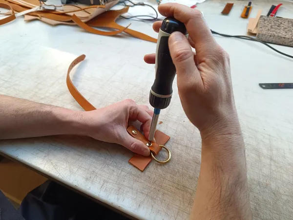 Fabriquez le collier de votre chien avec Héloïse - Image n°2 - Wecandoo