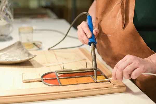 Initiez-vous au vitrail au plomb avec Marianne - Image n°3 - Wecandoo