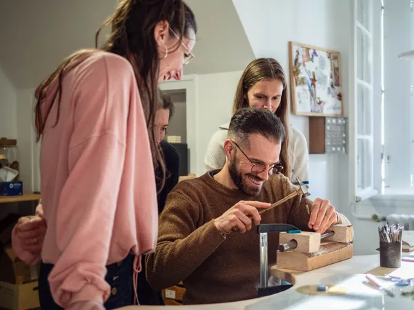 Réalisez vos quatre bagues texturées en argent avec Bénédicte - Image n°4 - Wecandoo