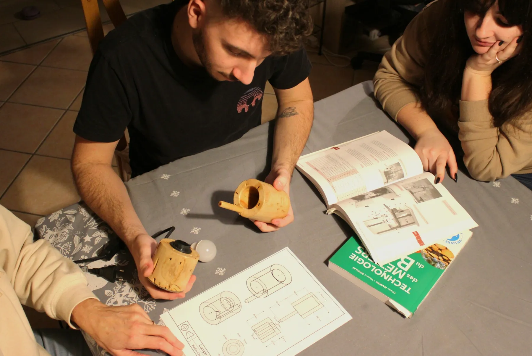 Réalisez votre lampe en bois avec Mathis - Image n°5 - Wecandoo