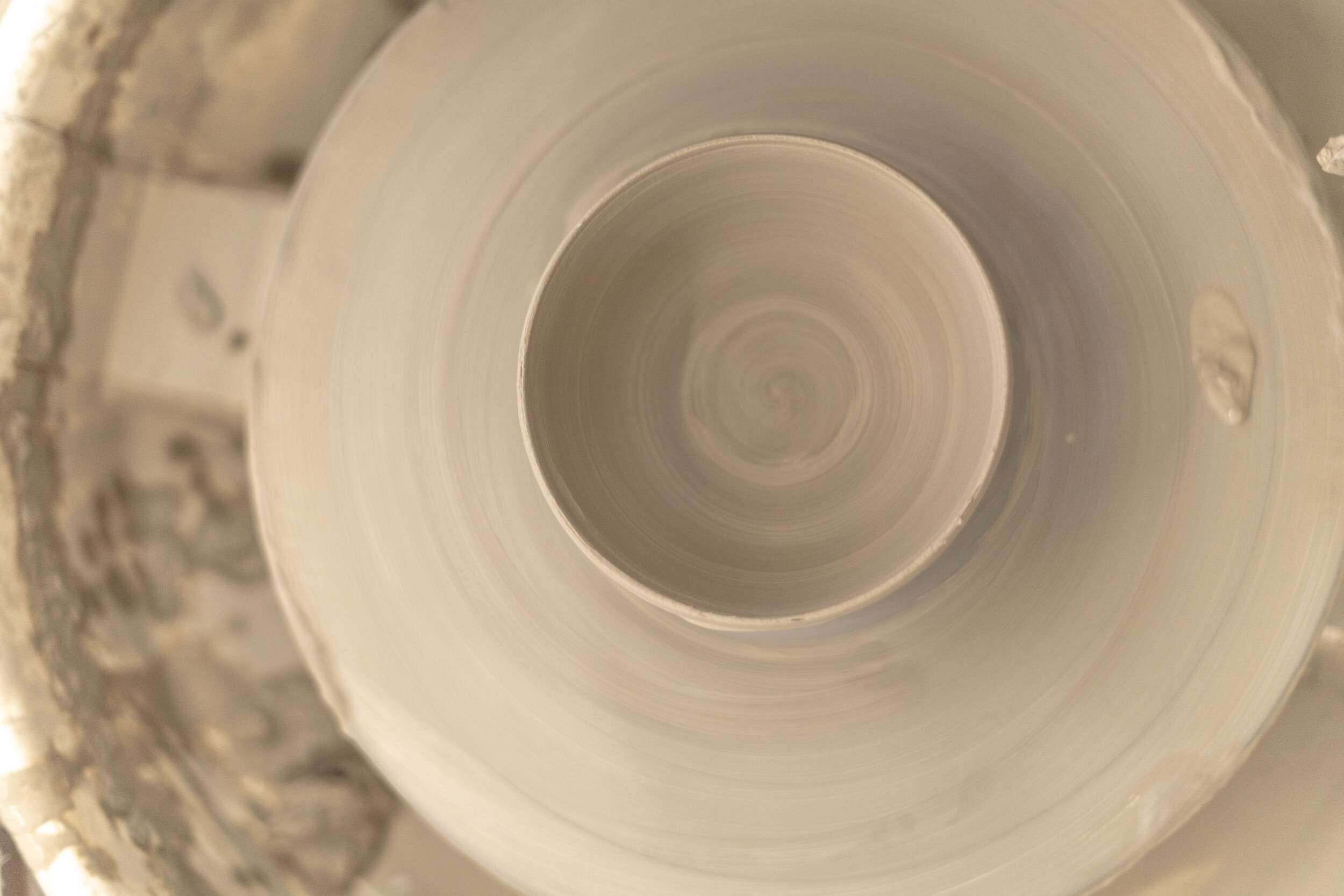 Réalisez votre totem en céramique en groupe