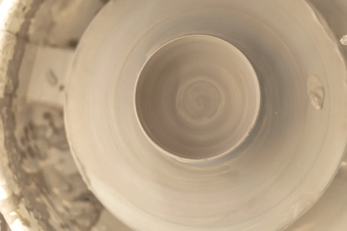 Réalisez votre totem en céramique en groupe