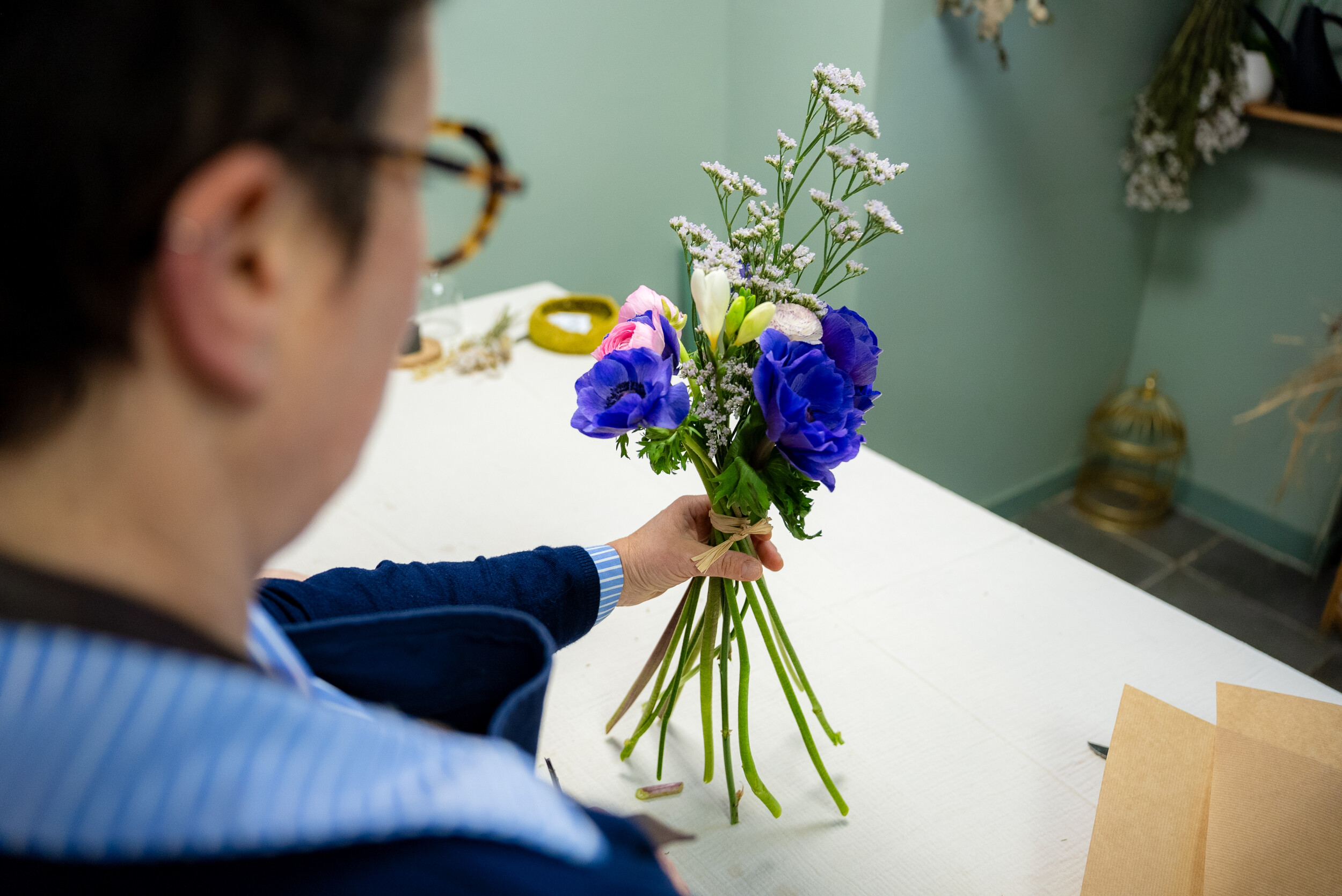 Wecandoo - Réalisez votre bouquet de fleurs fraîches avec Cathy - Image n°7