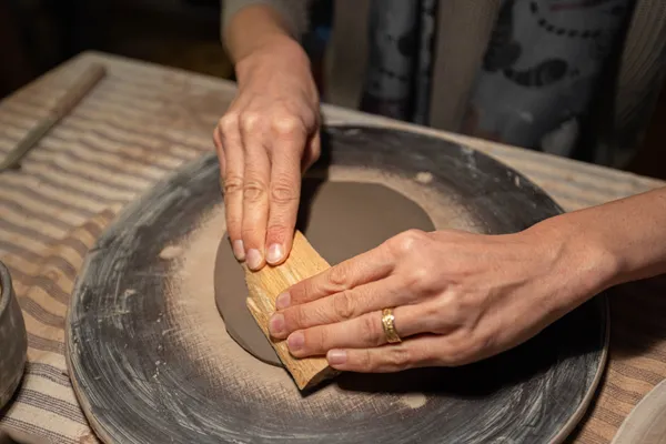 Initiez-vous au tour et au modelage en duo avec Didier - Image n°1 - Wecandoo